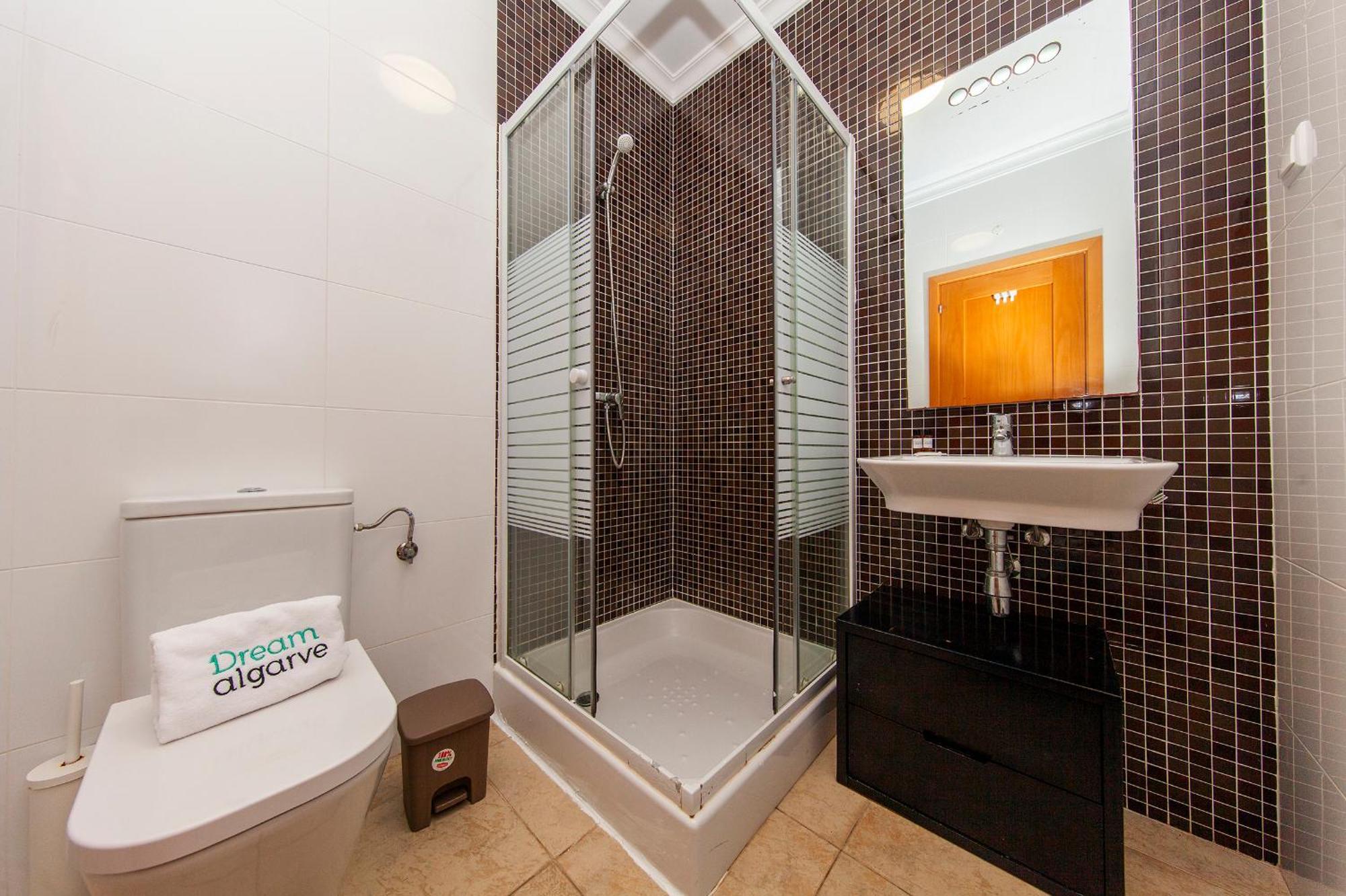 C02 - Luxury 3 Bed With Pool View Appartement *