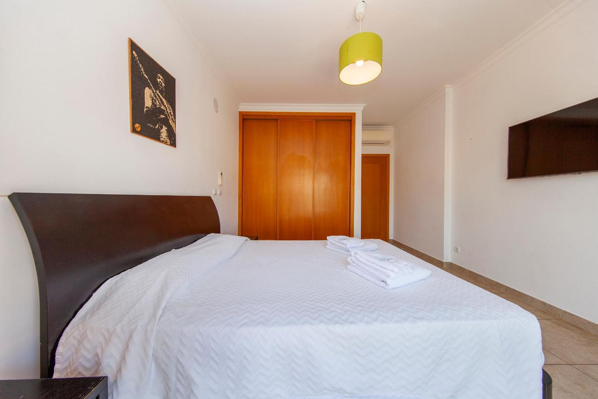 Appartement C02 - Luxury 3 Bed With Pool View