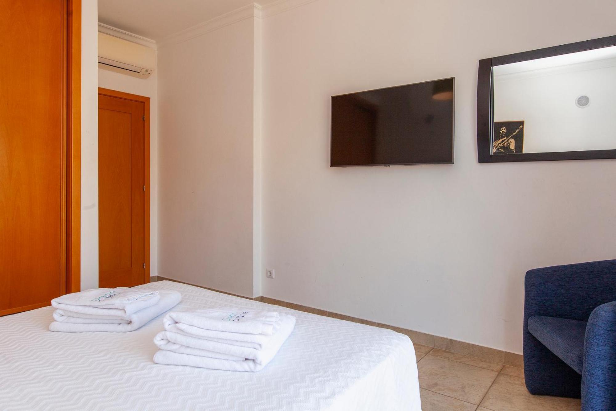 C02 - Luxury 3 Bed With Pool View Appartement *