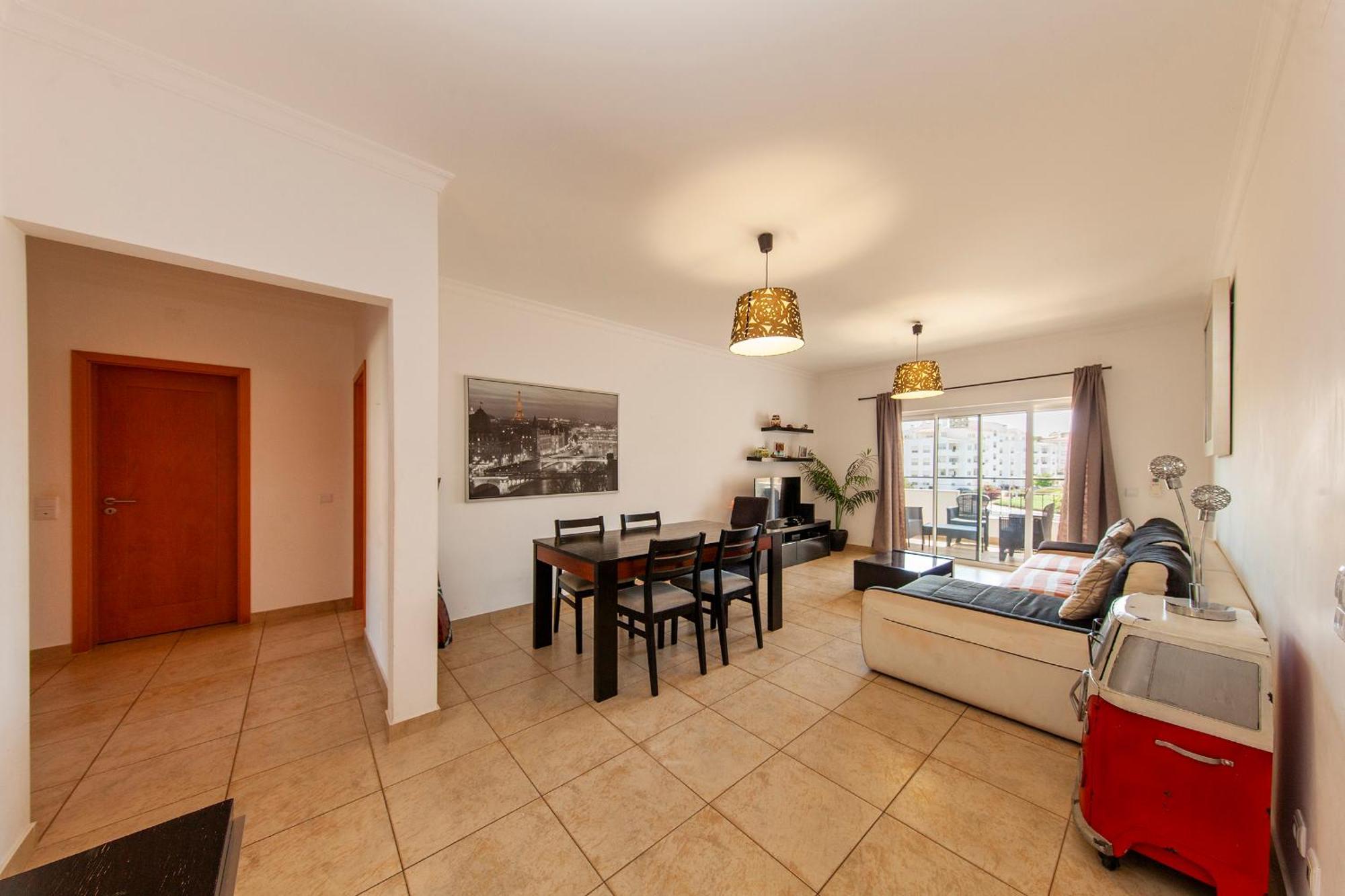 Apartment C02 - Luxury 3 Bed With Pool View *